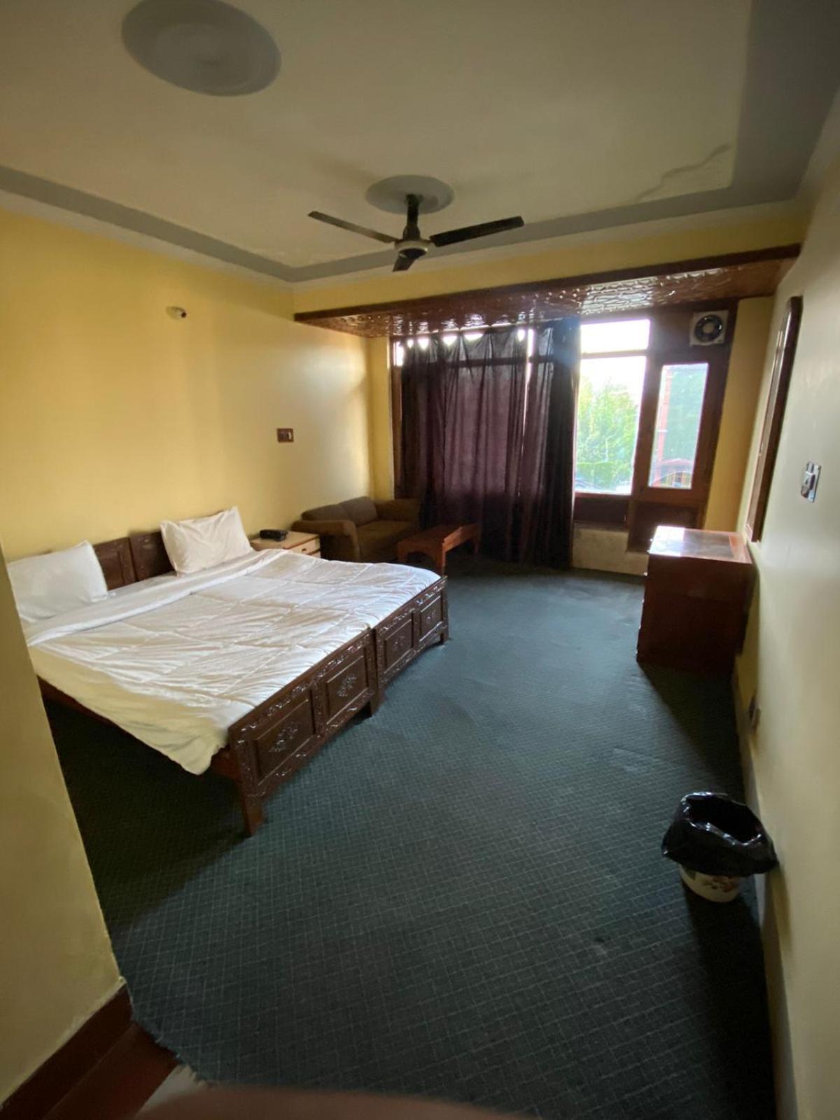 Kashmir Hill Town Hotel Srīnagar Екстериор снимка