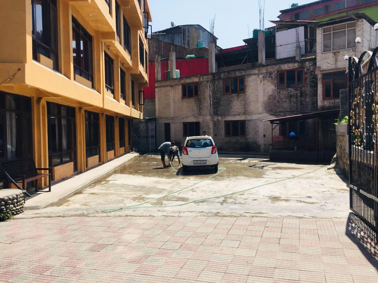 Kashmir Hill Town Hotel Srīnagar Екстериор снимка